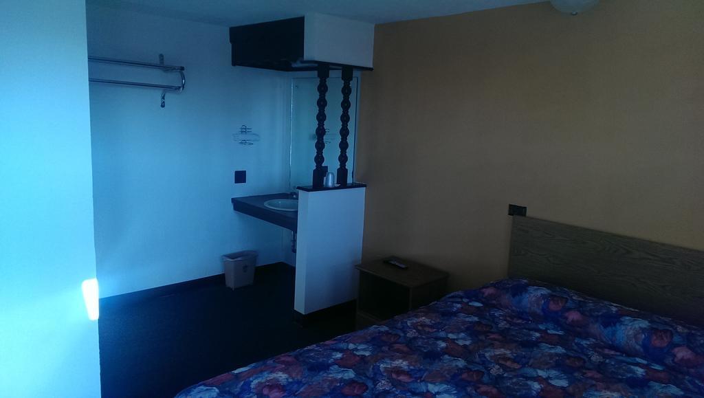 וויצ'יטה Airport Lodge חדר תמונה