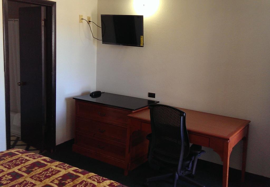 וויצ'יטה Airport Lodge חדר תמונה