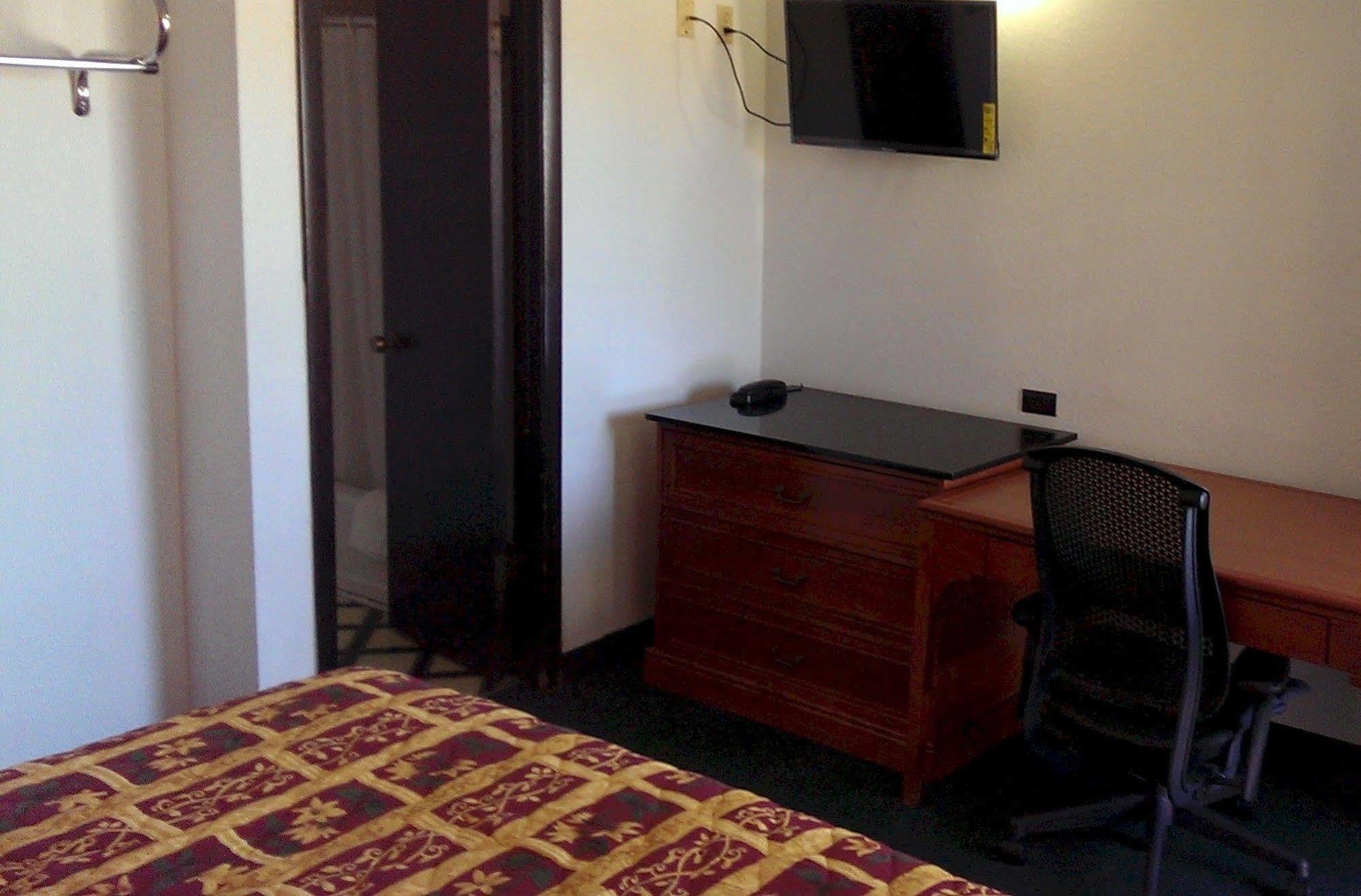 וויצ'יטה Airport Lodge מראה חיצוני תמונה